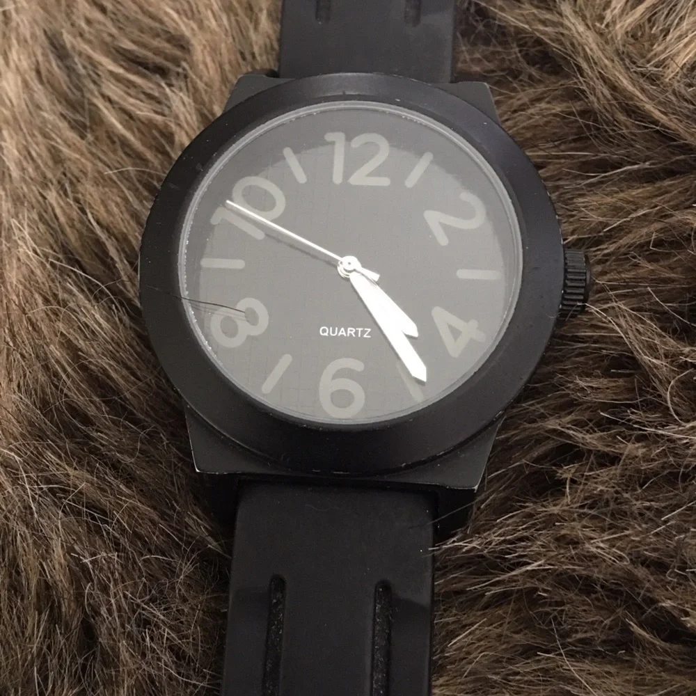 Unisex black silicone band quartz watch new